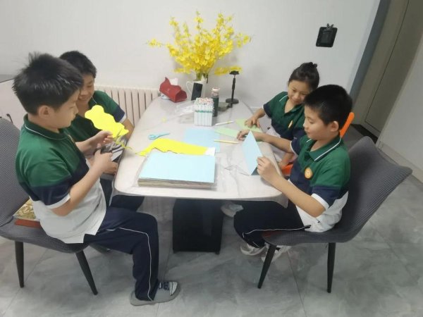 邦乾配倍 家校社携手绘就多彩假期！黄金谷学校学生成长共同体活动进行中