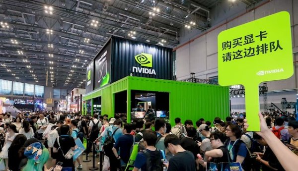 创牛配资 4599元起 RTX 5080/5070公版显卡首次线下发售：中国玩家排长龙抢购